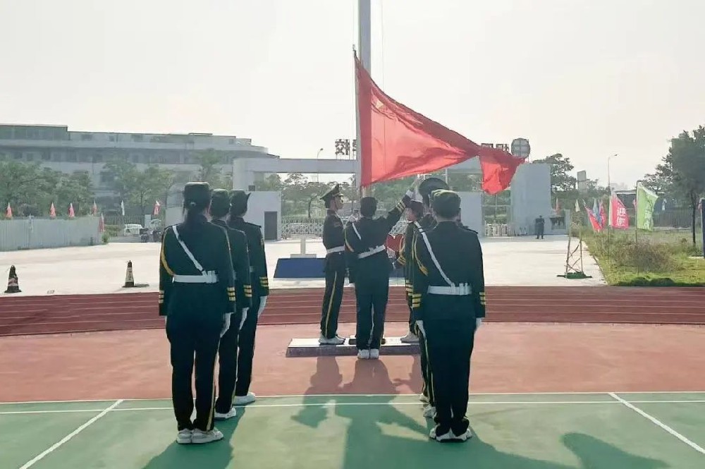 新学期，新征程∣beat365官方网站开学第一天升旗仪式暨思政第一课