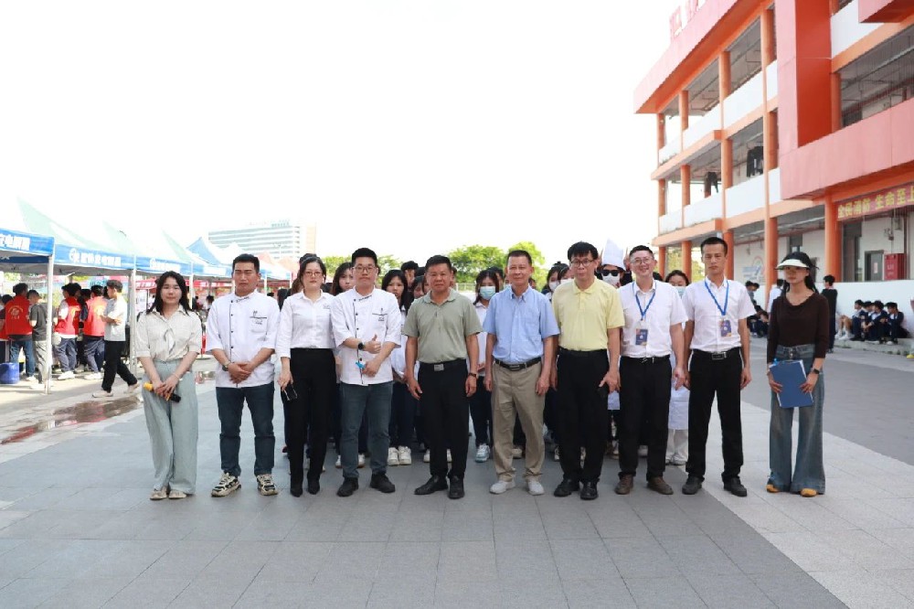 烟火气中绽放青春梦想——beat365官方网站职业启蒙教育暨中西面点专业学生市集创业实践活动