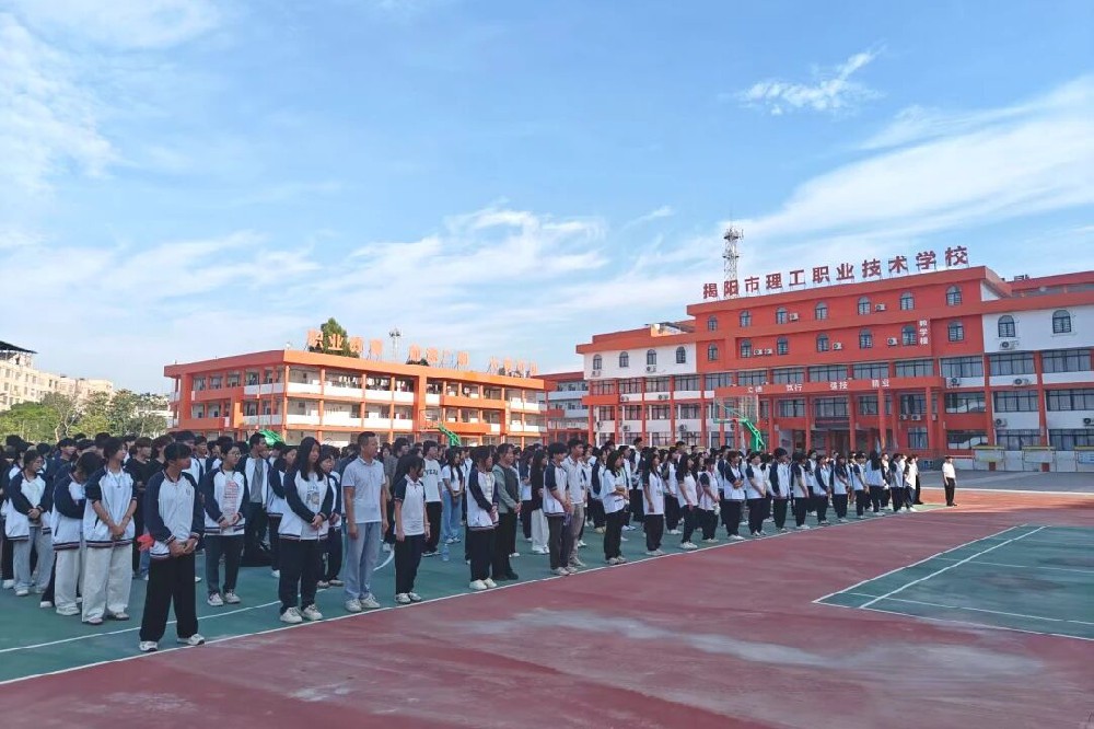 以初心锚定方向，用实干锻造时代本领——beat365中文版官网2025年秋季学期开学校长思政第一课