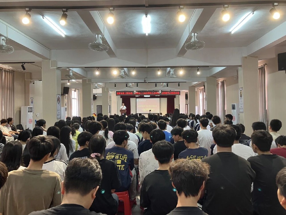 榜样引领，逐梦前行|beat365中文版官网2024-2025学年“三好学生”和“优秀班干部”表彰大会圆满落幕