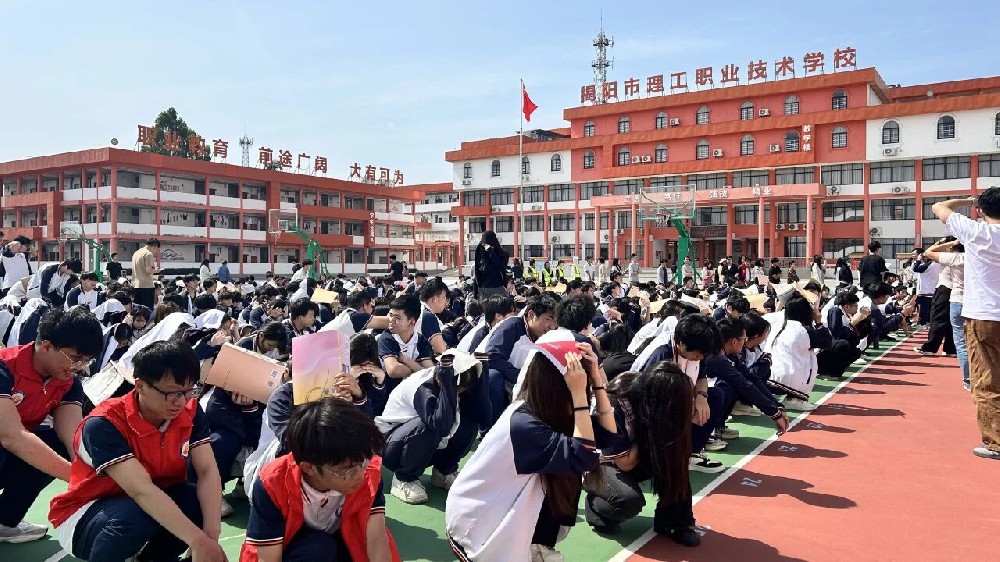 筑牢安全防线 护航校园平安——beat365中文版官网开展昼夜防震应急疏散演练